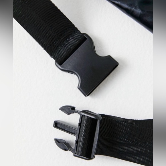 Free People Movement Slim Fold Runner Corssbody Sling Bag - Picture 3 of 4